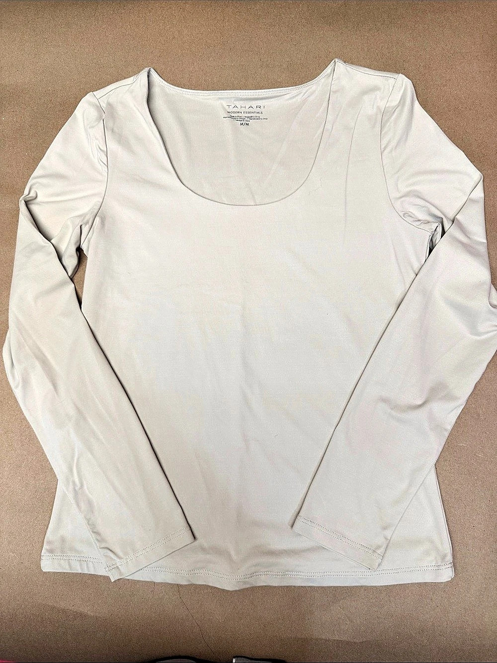 Tahari Modern Essentials Long Sleeve Scoop Neck Top White Medium